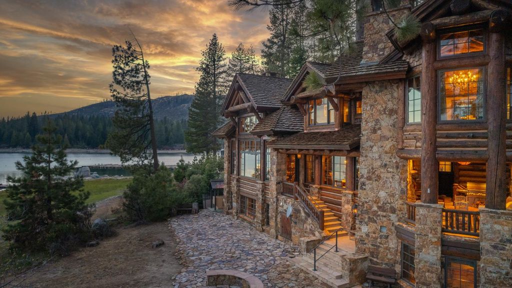 Image 9 of property listing at 44483 Lakeview Avenue, Shaver Lake, CA 93664