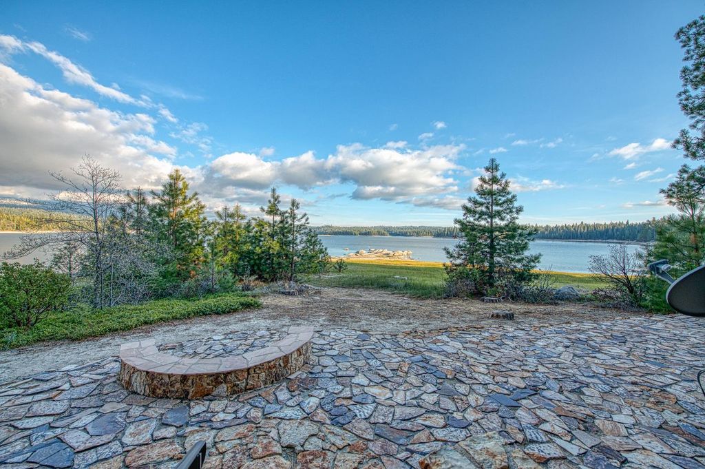 Image 90 of property listing at 44483 Lakeview Avenue, Shaver Lake, CA 93664