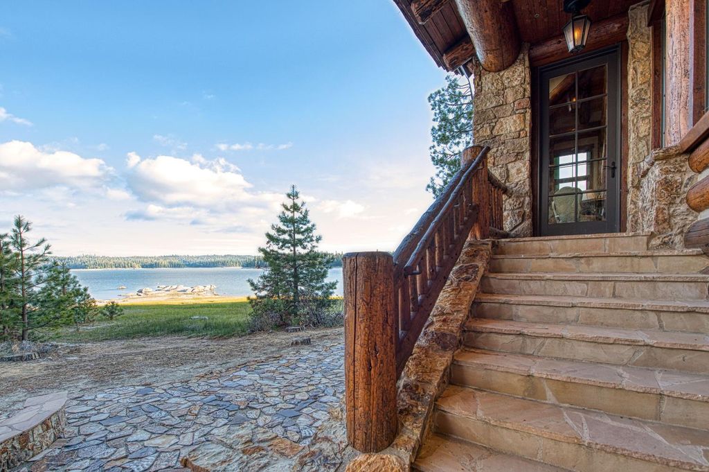 Image 91 of property listing at 44483 Lakeview Avenue, Shaver Lake, CA 93664