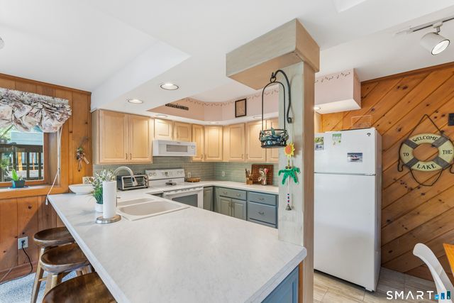 79 Algonquin Trail, Newtown, CT 06482