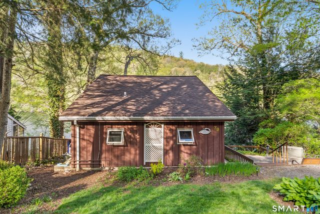 79 Algonquin Trail, Newtown, CT 06482