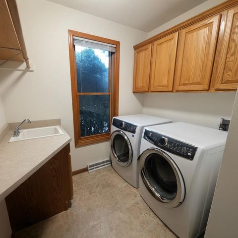 5614 N Vista Lane, Janesville, WI 53548
