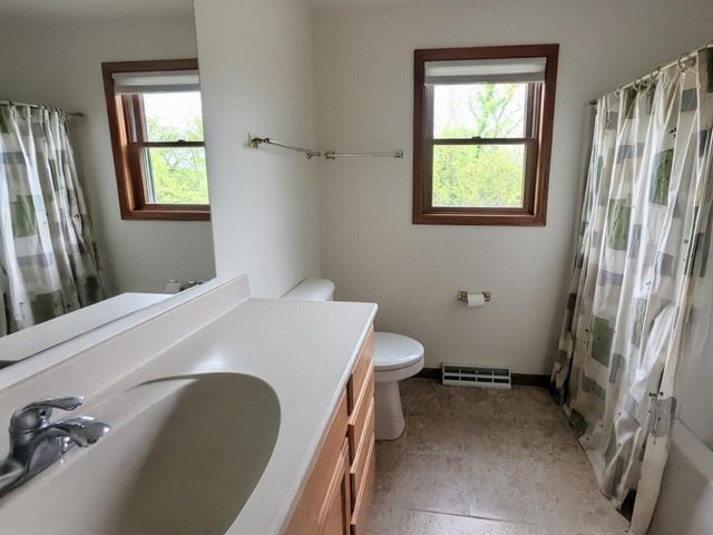 5614 N Vista Lane, Janesville, WI 53548