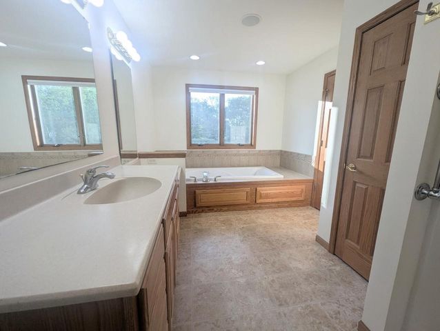 5614 N Vista Lane, Janesville, WI 53548