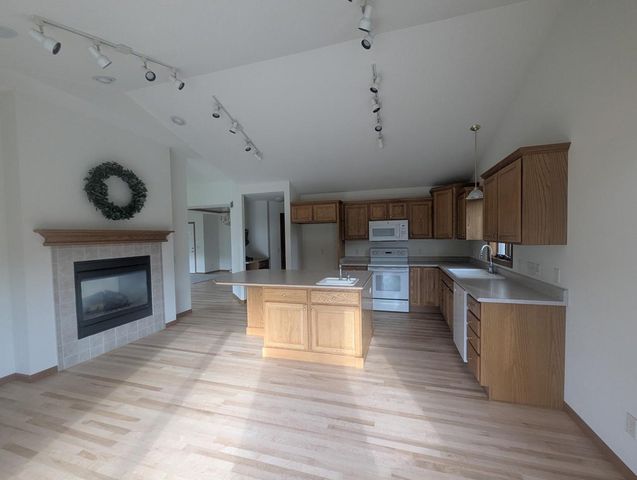 5614 N Vista Lane, Janesville, WI 53548