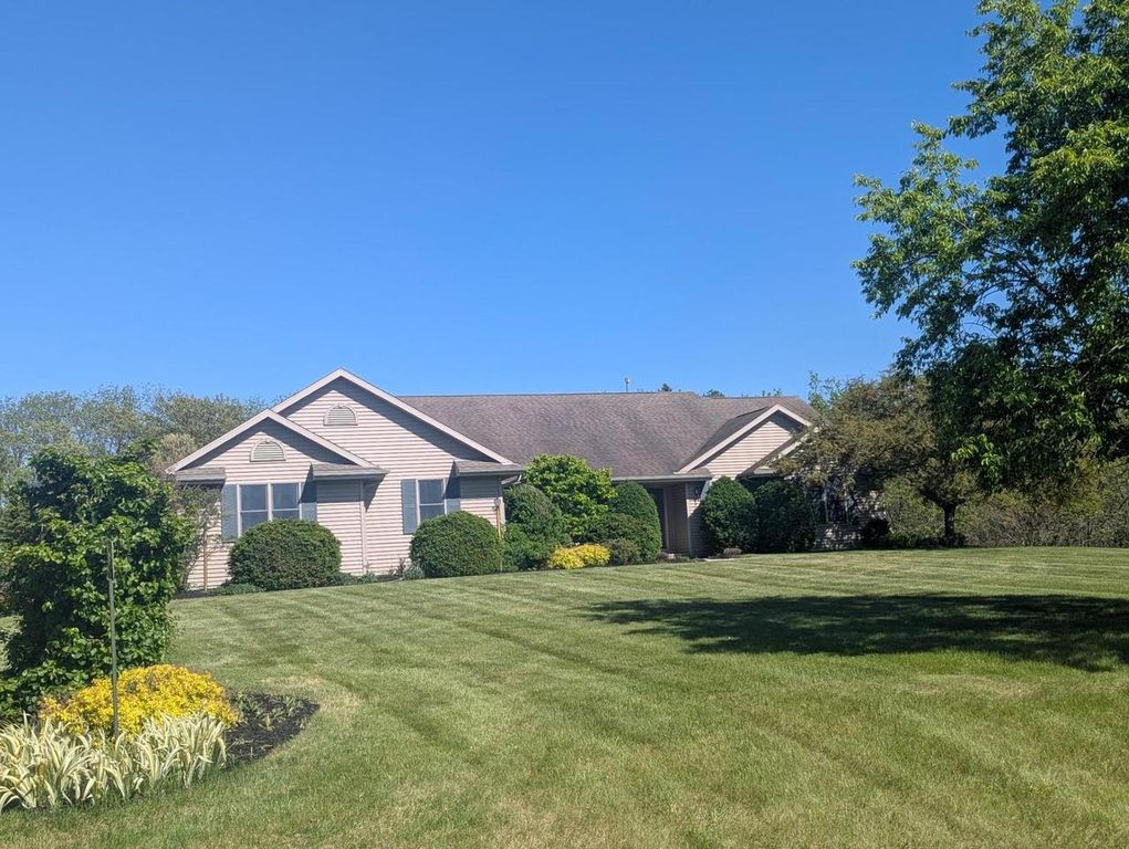 5614 N Vista Lane, Janesville, WI 53548