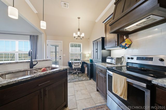 3927 S 149th Avenue E, Tulsa, OK 74134