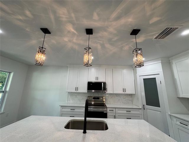 408 SE 1ST STREET, Williston, FL 32696