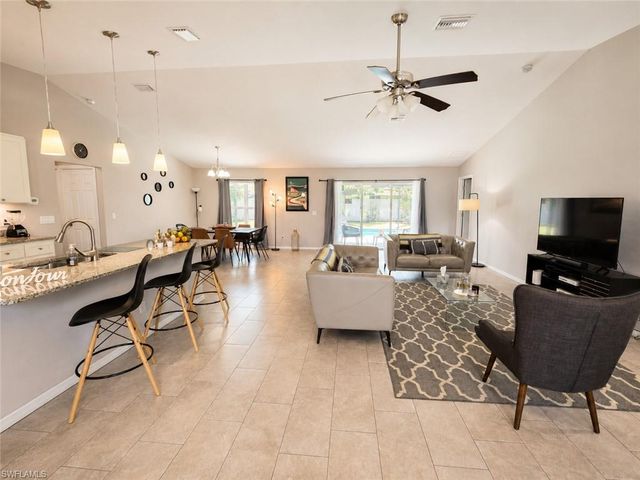 1008 SW 33rd TER, Cape Coral, FL 33914
