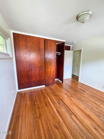 912 Dixie Trail, Raleigh, NC 27607