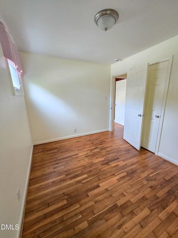 912 Dixie Trail, Raleigh, NC 27607