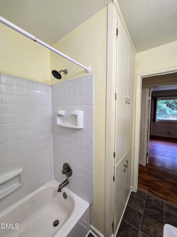 912 Dixie Trail, Raleigh, NC 27607