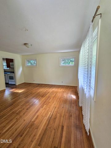 912 Dixie Trail, Raleigh, NC 27607