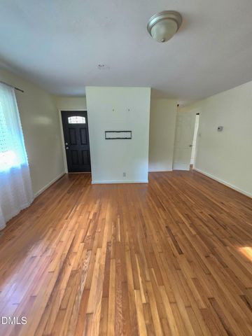 912 Dixie Trail, Raleigh, NC 27607