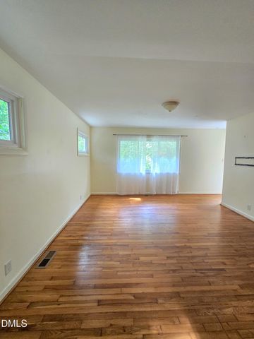 912 Dixie Trail, Raleigh, NC 27607