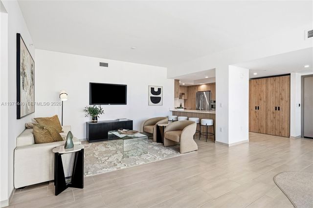 10281 W Bay Harbor Dr 204, Bay Harbor Islands, FL 33154