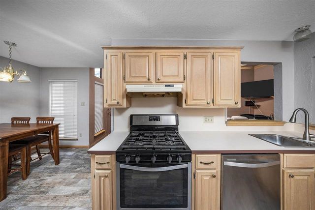5014 NE Dearborn Ave, Lawton, OK 73507