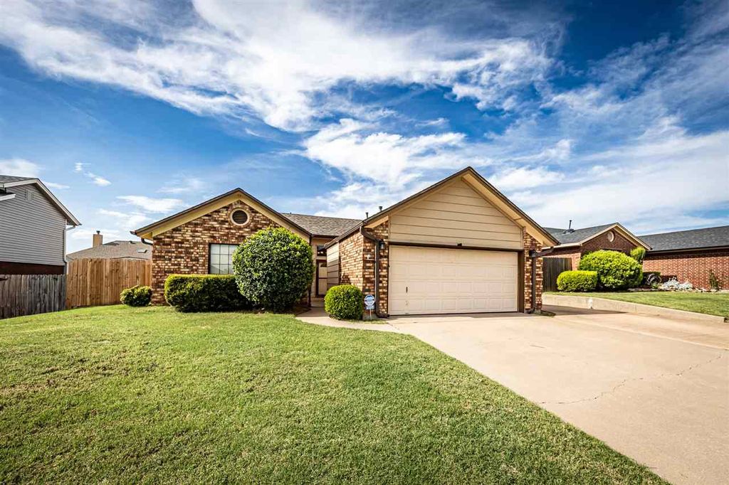 5014 NE Dearborn Ave, Lawton, OK 73507