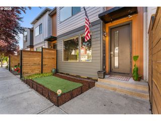 125 N 44TH Pl, Ridgefield, WA 98642