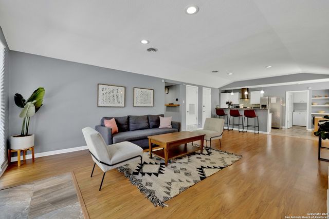 103 Shalimar, Castle Hills, TX 78213