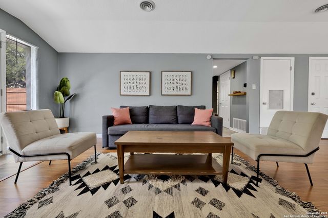 103 Shalimar, Castle Hills, TX 78213