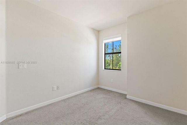 8615 NW 98th Ave, Doral, FL 33178