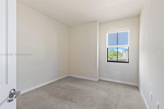 8615 NW 98th Ave, Doral, FL 33178