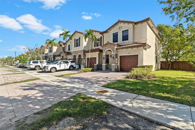 8615 NW 98th Ave, Doral, FL 33178