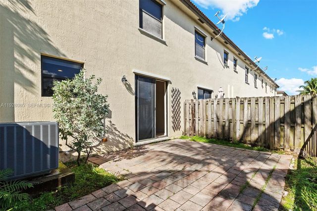 8615 NW 98th Ave, Doral, FL 33178