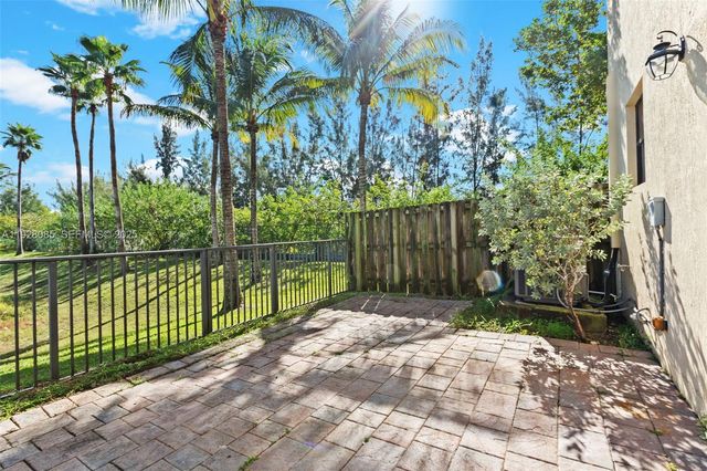 8615 NW 98th Ave, Doral, FL 33178