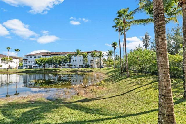 8615 NW 98th Ave, Doral, FL 33178