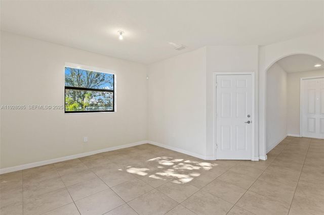 8615 NW 98th Ave, Doral, FL 33178