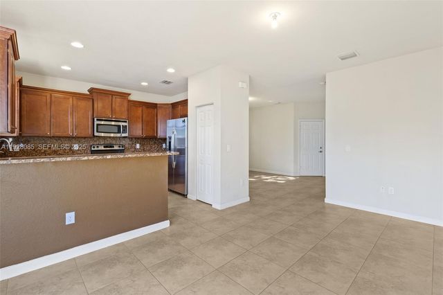 8615 NW 98th Ave, Doral, FL 33178