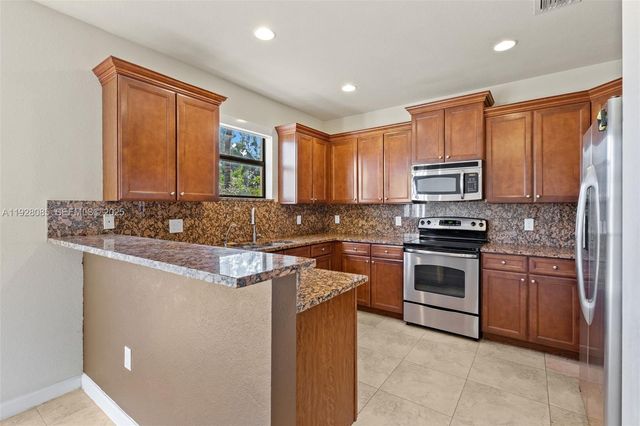 8615 NW 98th Ave, Doral, FL 33178