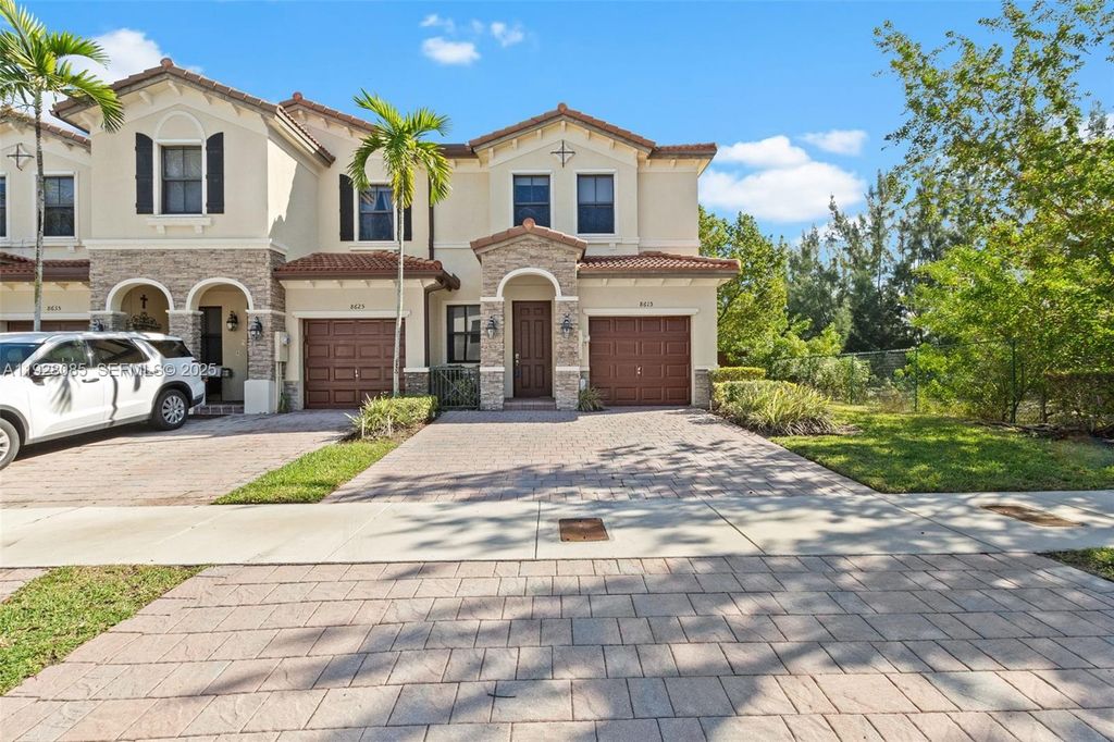 8615 NW 98th Ave, Doral, FL 33178