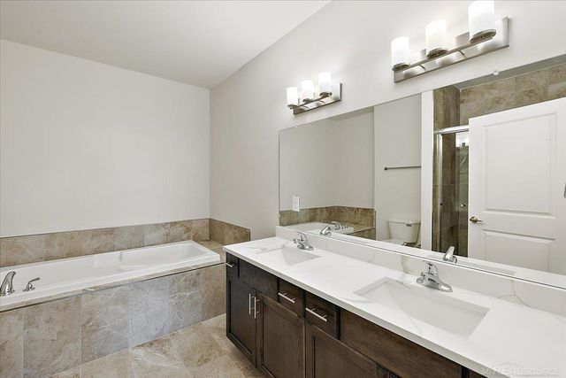 8280 Heywood Circle, Sterling Heights, MI 48312