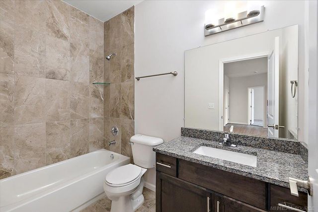 8280 Heywood Circle, Sterling Heights, MI 48312