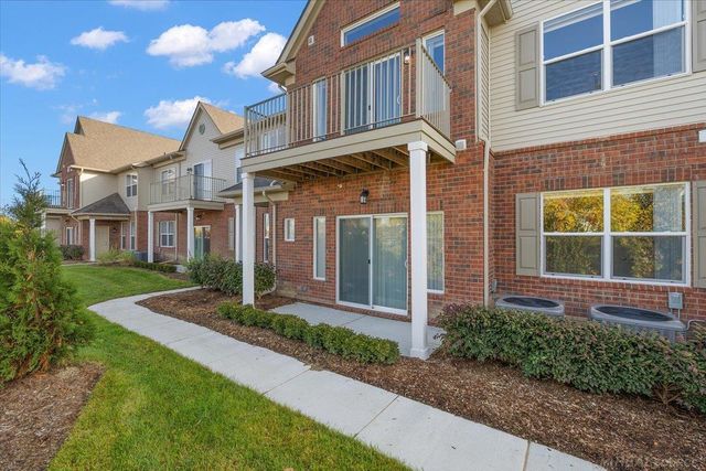 8280 Heywood Circle, Sterling Heights, MI 48312