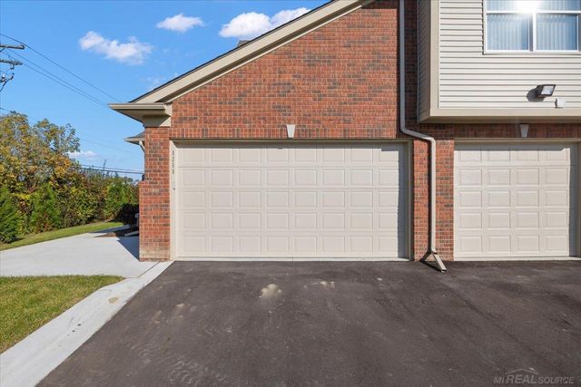 8280 Heywood Circle, Sterling Heights, MI 48312