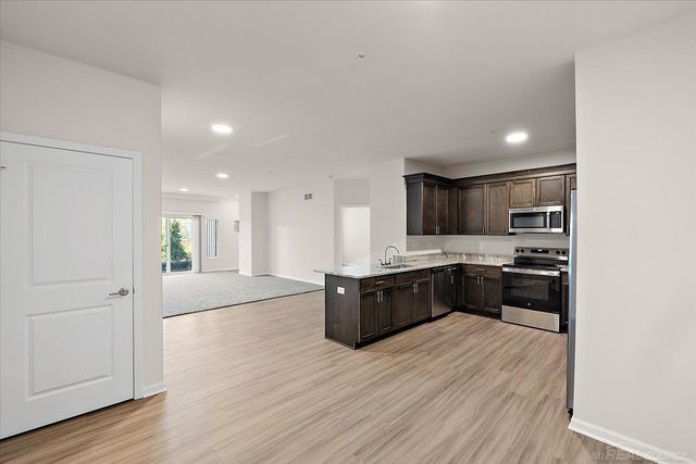 8280 Heywood Circle, Sterling Heights, MI 48312
