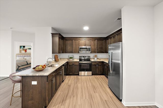 8280 Heywood Circle, Sterling Heights, MI 48312