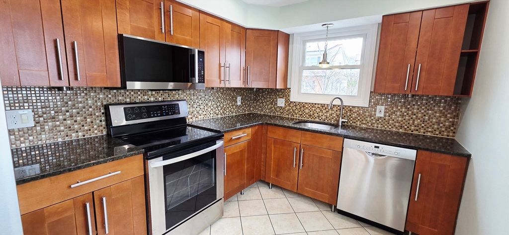 15 Putnam Place 15, Winthrop, MA 02152