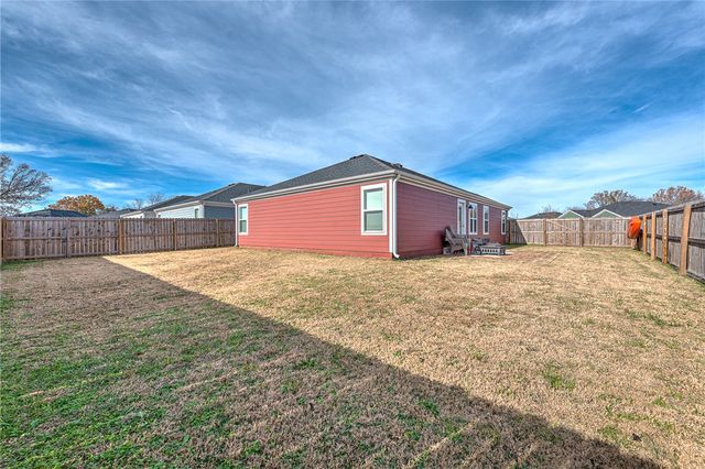 5813 W Greens Chapel Road, Fayetteville, AR 72704