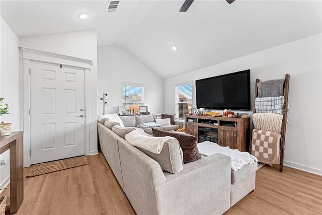 5813 W Greens Chapel Road, Fayetteville, AR 72704