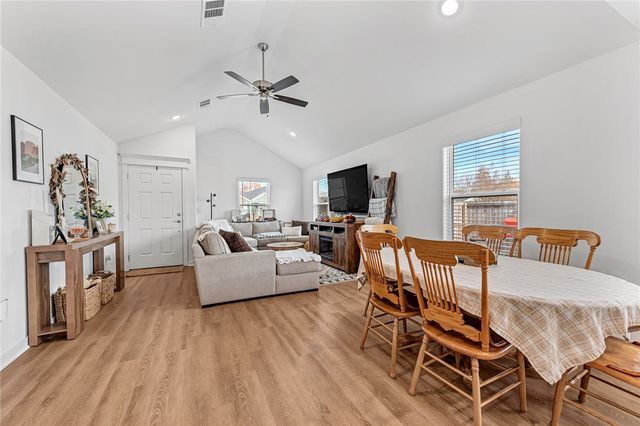 5813 W Greens Chapel Road, Fayetteville, AR 72704