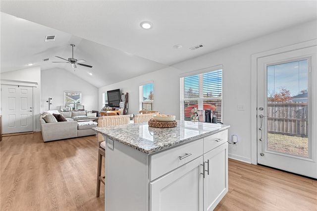 5813 W Greens Chapel Road, Fayetteville, AR 72704