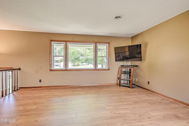228 Oneida Court, Kingsport, TN 37664