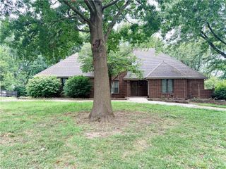 715 Sunset Lane, Belton, MO 64012