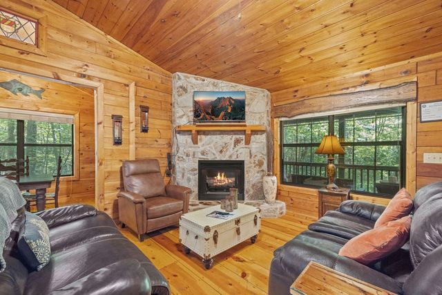 129 N Cherokee Drive, Blue Ridge, GA 30513