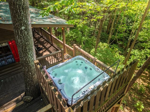 129 N Cherokee Drive, Blue Ridge, GA 30513